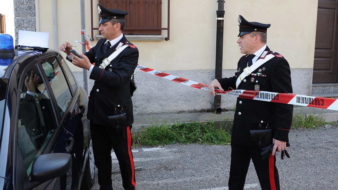 I carabinieri mettono sotto sequestro la zona dove è si è consumato il delitto