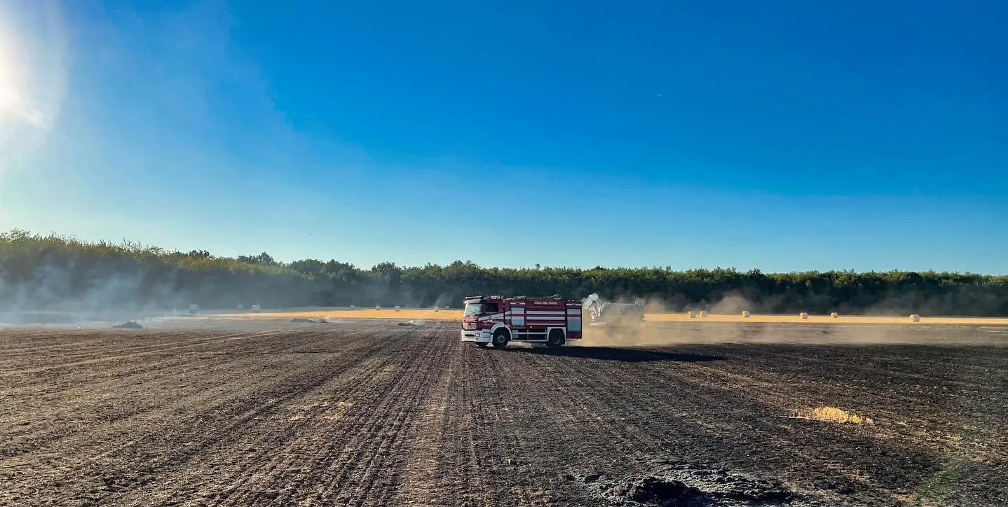 Incendio Rescaldina, brucia un campo: in fiamme un migliaio di metri quadrati