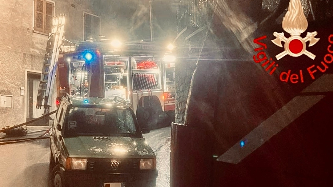 La palazzina coinvolta nell'incendio La palazzina coinvolta nell'incendio