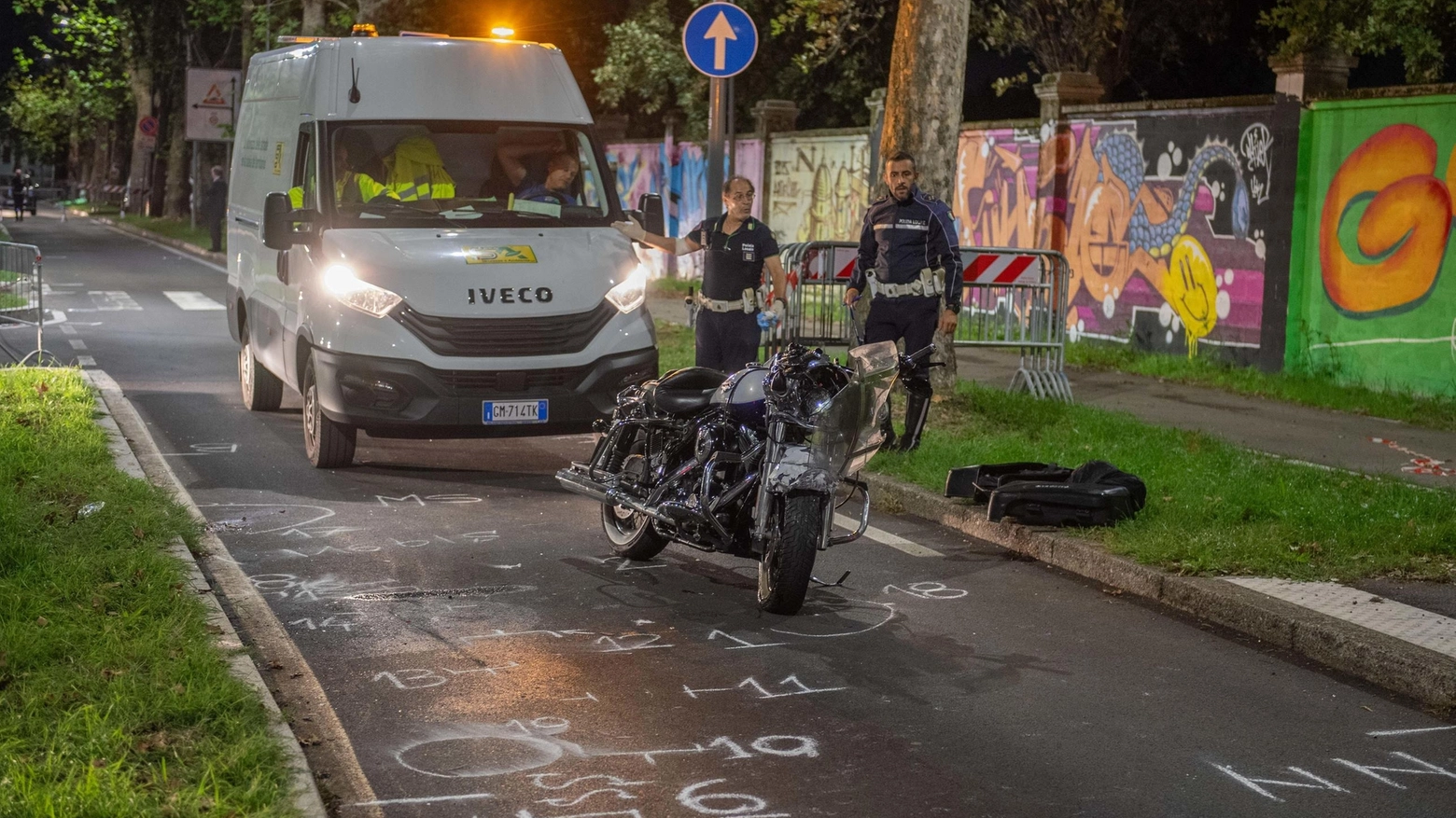 L’ennesima giornata nera. In moto contro l’autobus. Muore uomo di 53 anni L’ennesima giornata nera. In moto contro l’autobus. Muore uomo di 53 anni