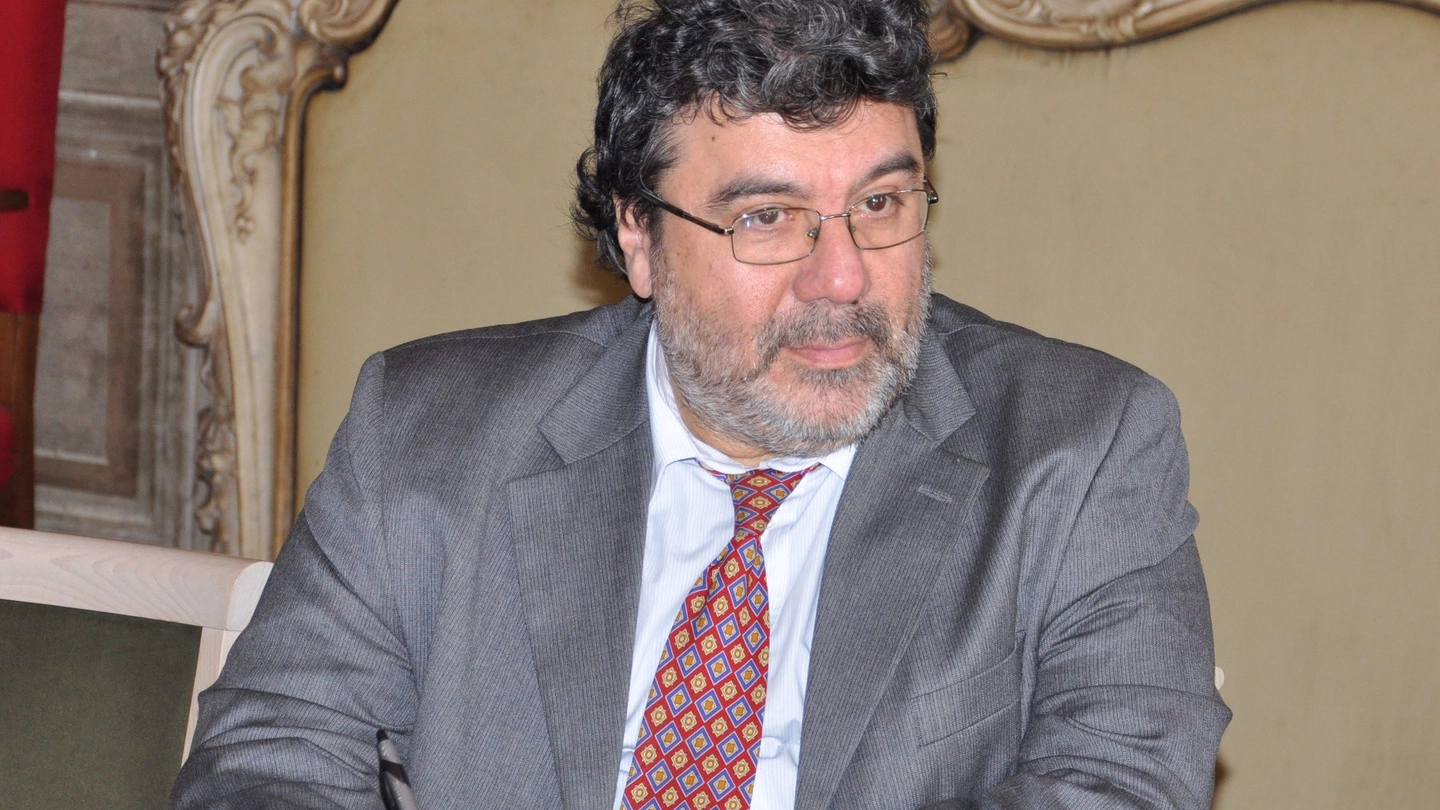 Marcello Adduci, 62 anni, dirigente comunale  di palazzo Mezzabarba al centro della polemica sindacale(Torres)
