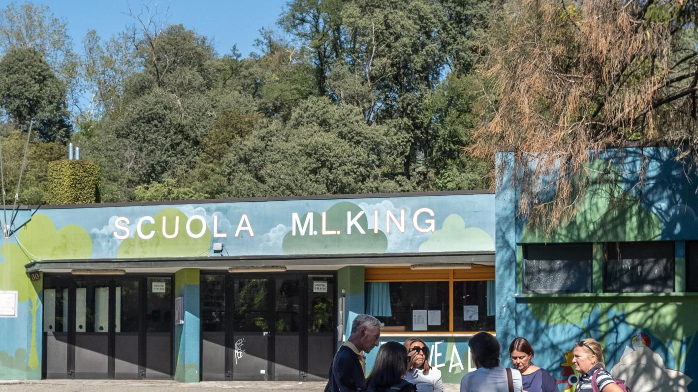 La scuola primaria Martin Luther King di Milano resterà chiusa almeno un anno: alunni e docenti saranno trasferiti in via Dolci e in un'altra sede. La Città metropolitana di Milano fornirà un servizio di navetta gratuito per gli studenti.