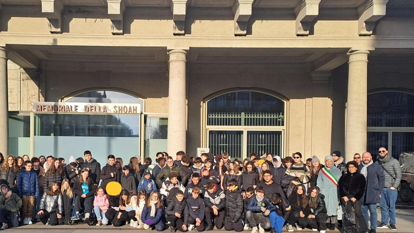 Gli studenti in visita al Binario 21 di Milano
