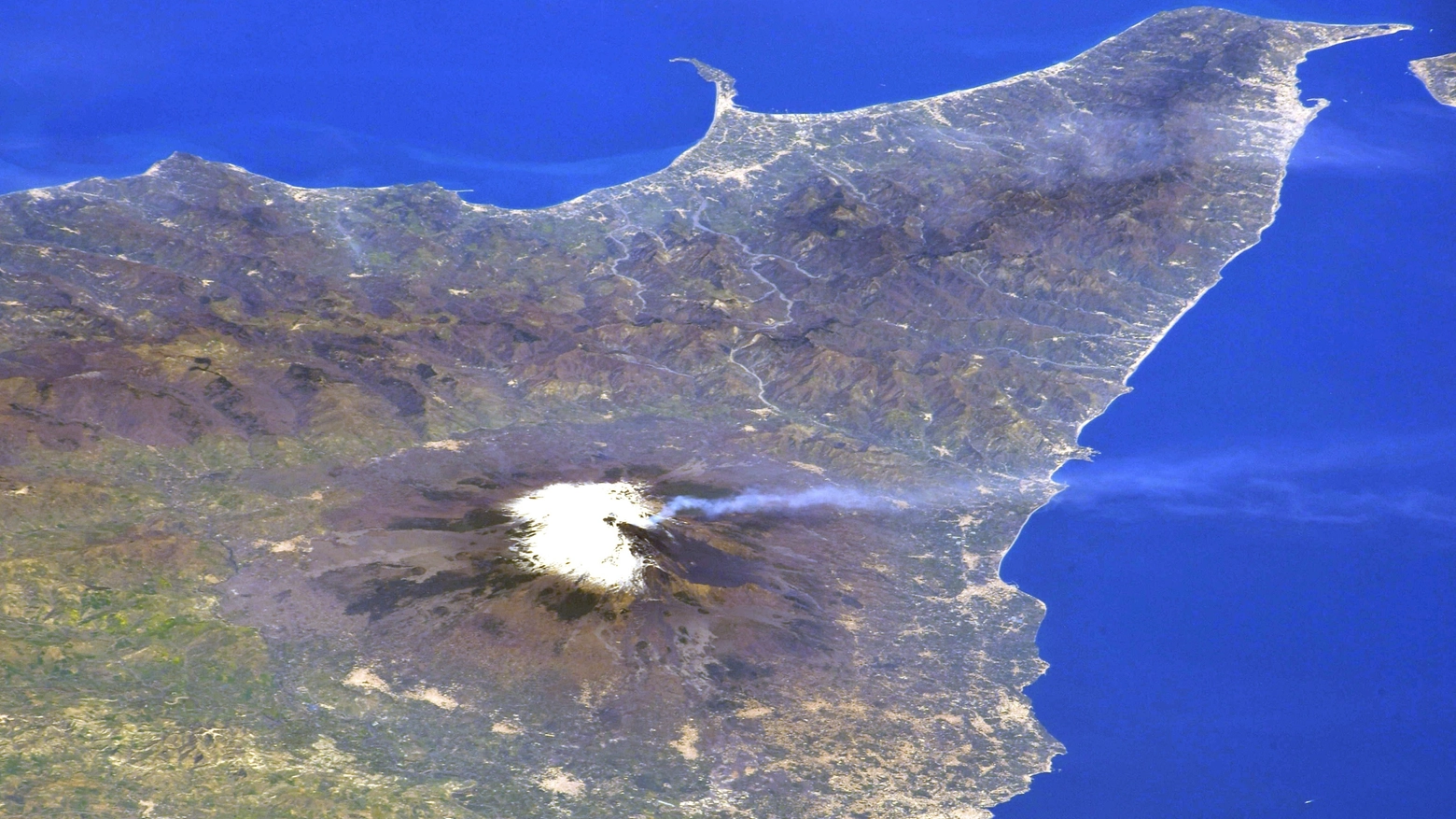 L'Etna fotografato dalla stazione spaziale
