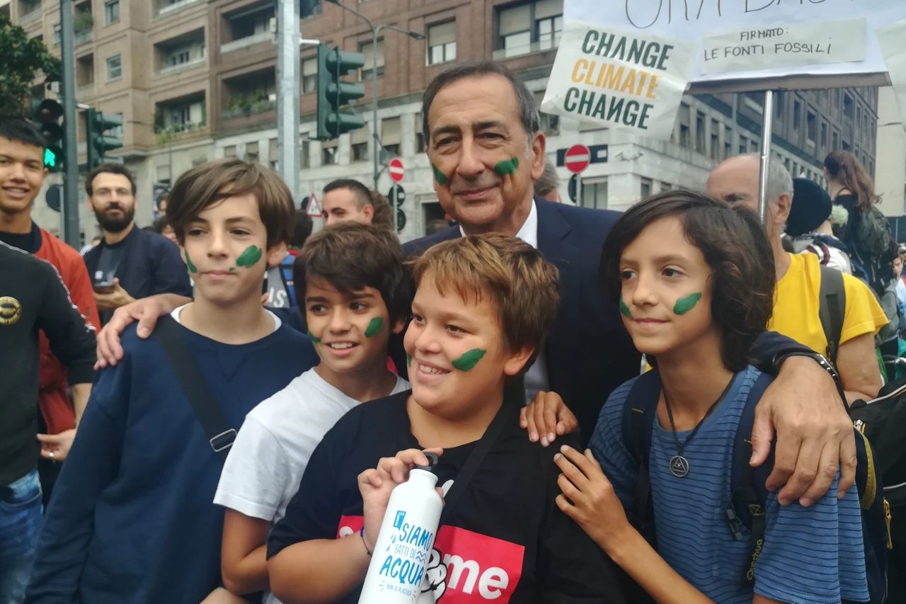 Il sindaco Sala al corteo per il clima (Foto Legambiente Lombardia)