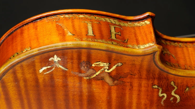 Particolare del violino di Andrea Amati detto Carlo IX