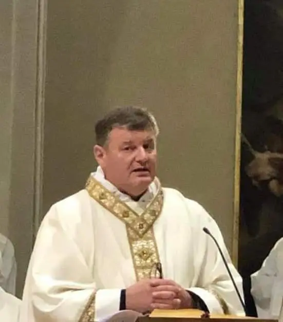 Don Alfonso Rossetti accolto dai fedeli come nuovo parroco Sostituisce don Patti