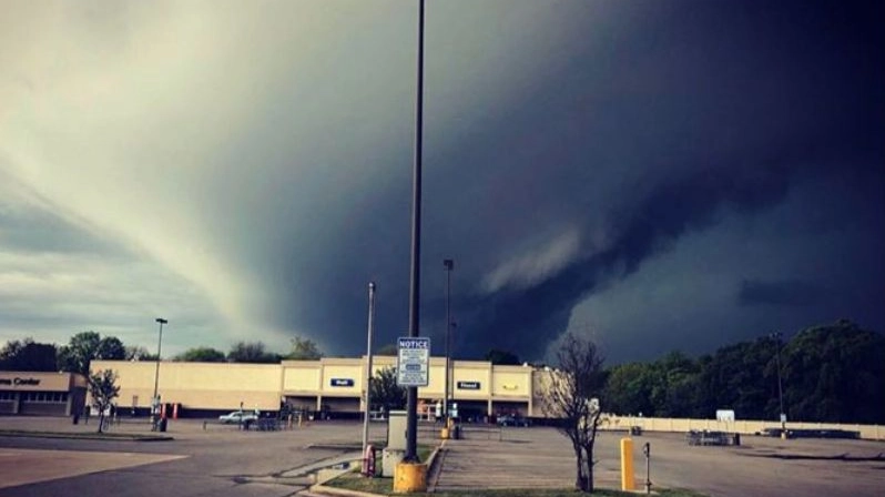 Tornado in Mississippi (Twitter)