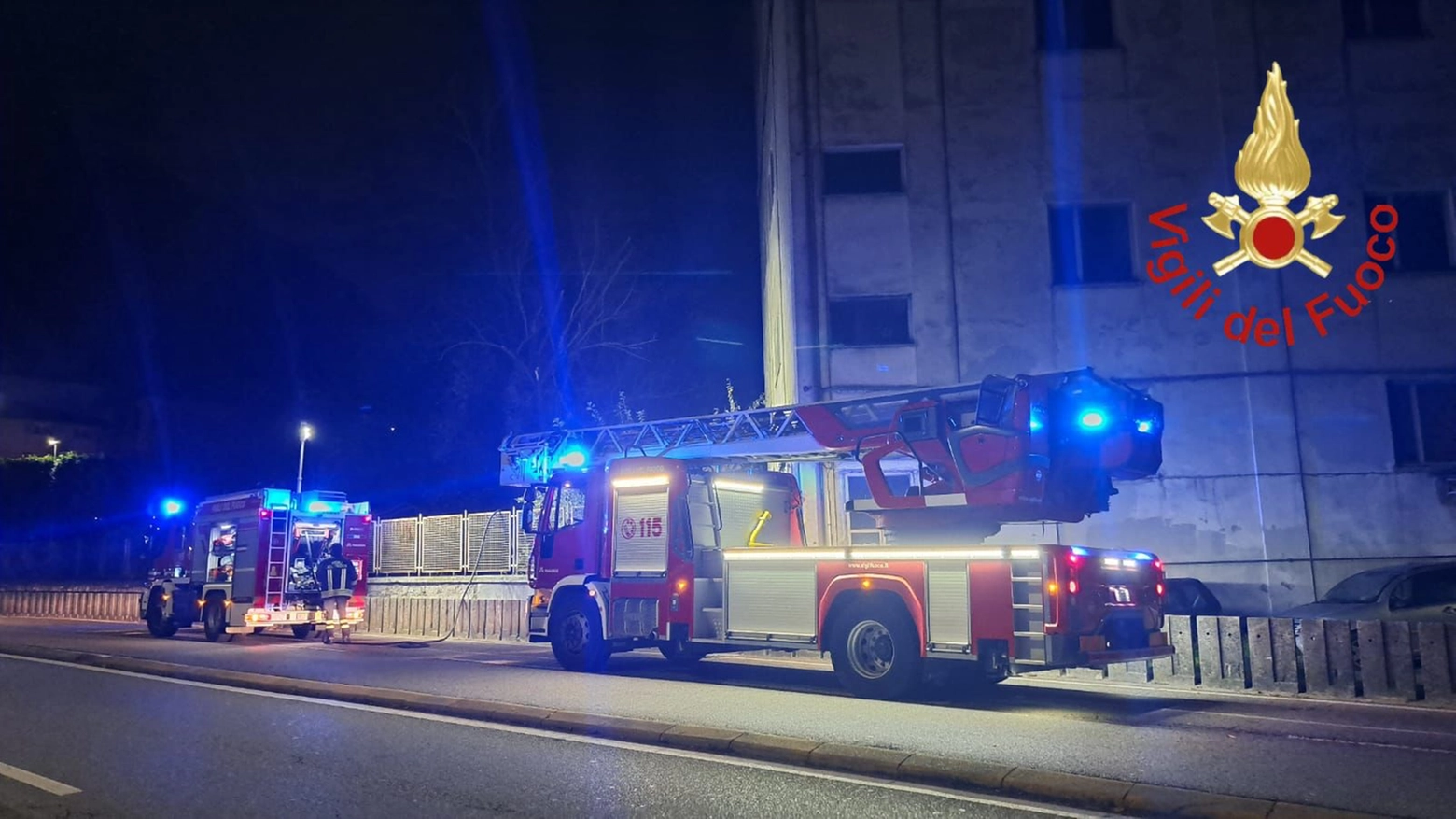Vigili del fuoco fuori dall'ex Ticosa Vigili del fuoco fuori dall'ex Ticosa