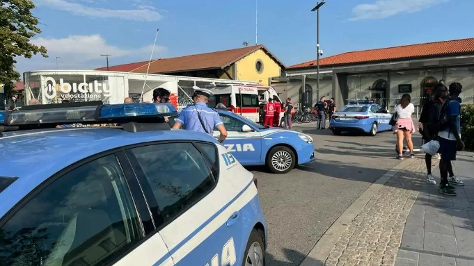 Bergamo, l'arrivo delle volanti in zona stazione Bergamo, l'arrivo delle volanti in zona stazione