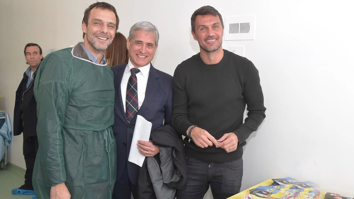 Alessandro Preziosi in  oncoematologia pediatrica del San Matteo con Paolo Maldini