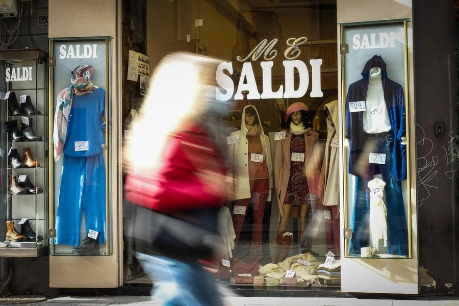 Saldi: al via la stagione invernale (Ansa)