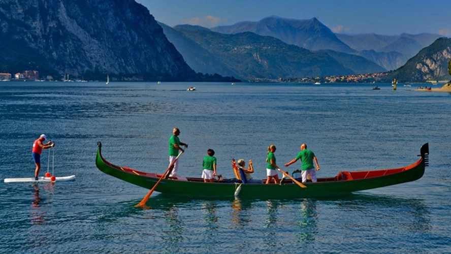 Una gondola nel lago di Como (foto di Marco Capelli)