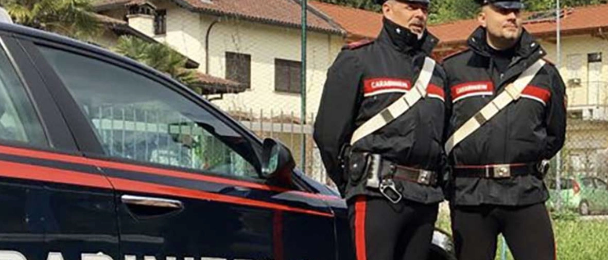 Seregno, a spasso con un fucile da softair e completamente ubriaco