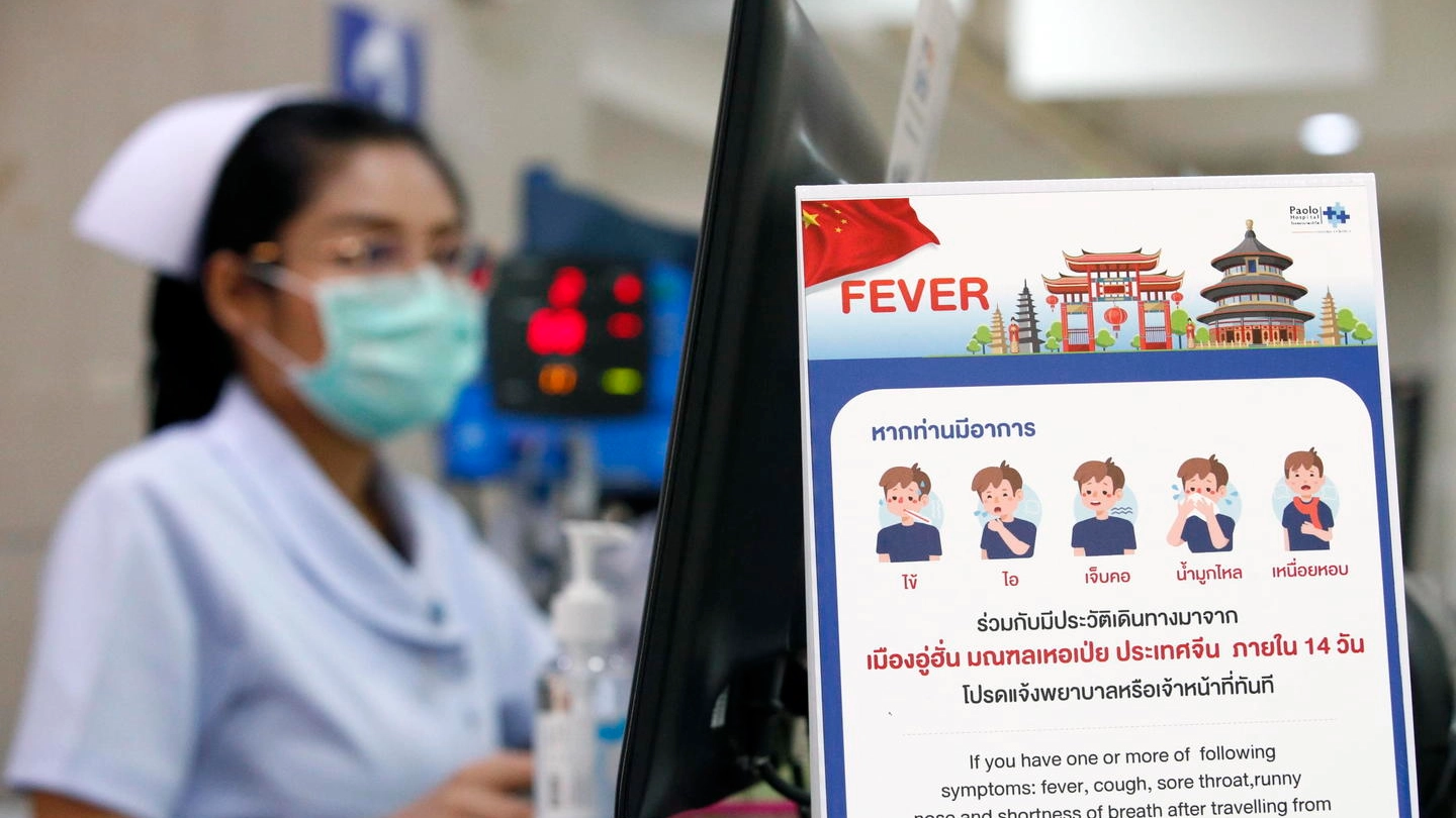 Coronavirus, precauzioni all'ospedale di Bangkok (Ansa)