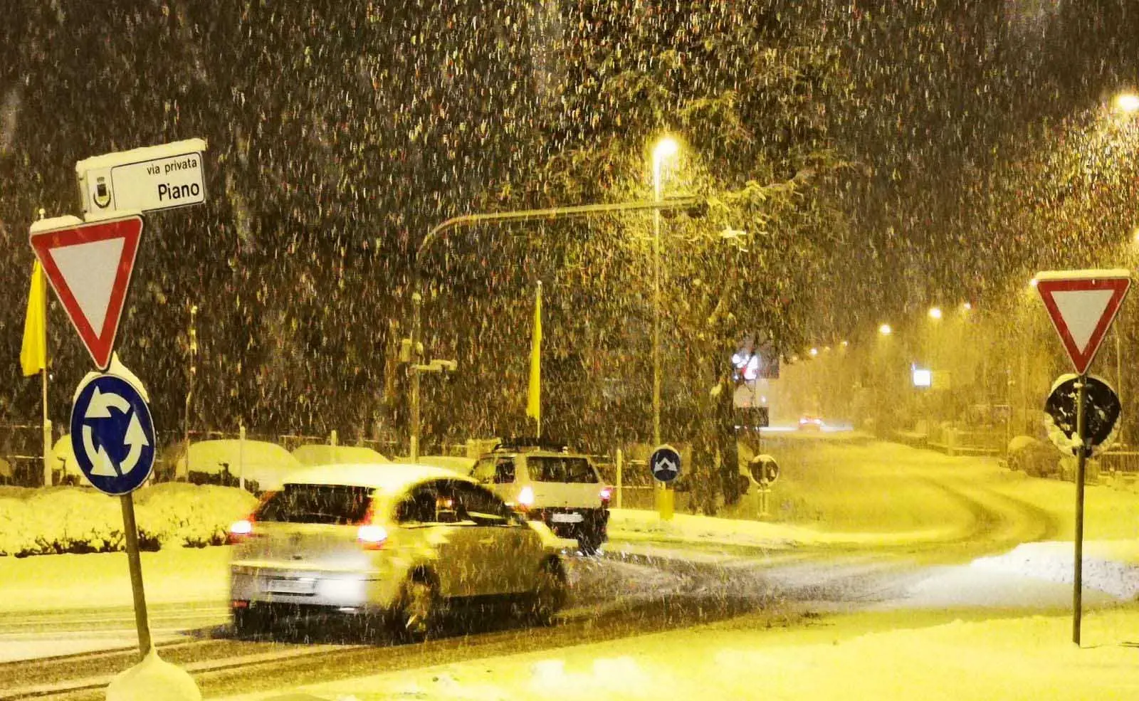 Maltempo: a Madesimo strada chiusa per slavina