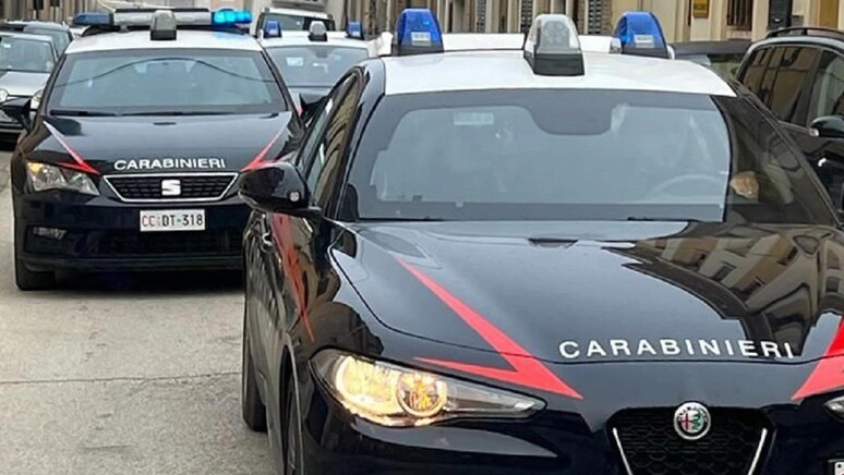 Indagano i carabinieri (Foto di repertorio) Indagano i carabinieri (Foto di repertorio)