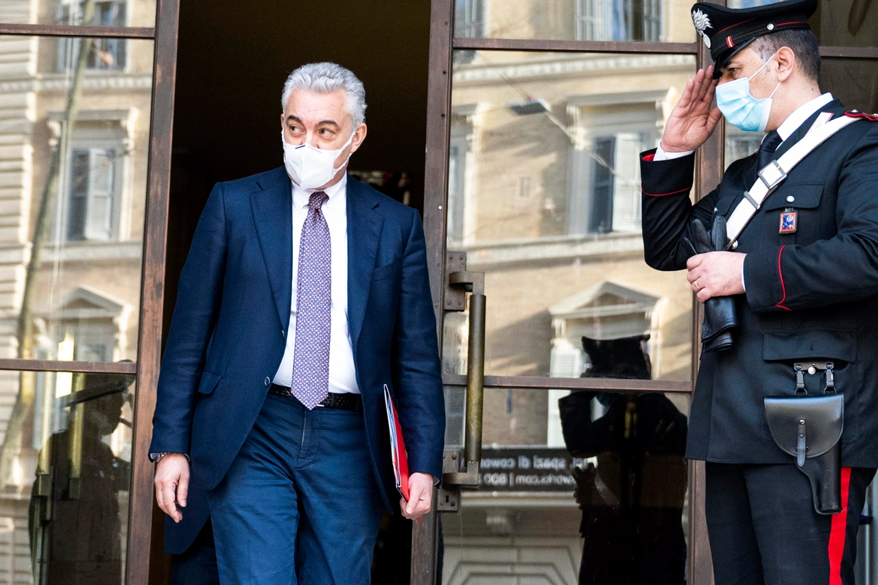 Il commissario straordinario Domenico Arcuri lascia il Mise