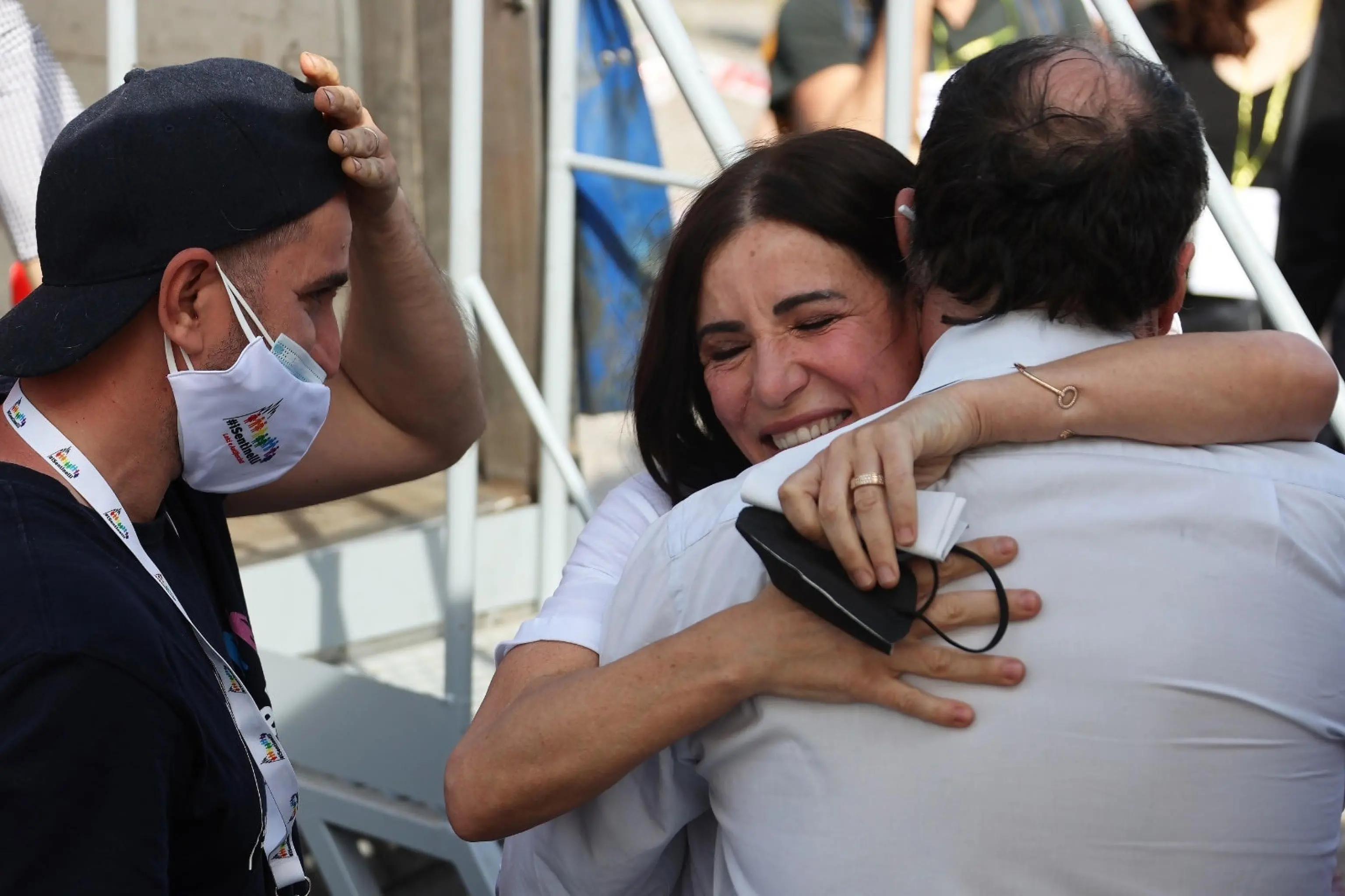 Paola Turci e Francesca Pascale si sposano, i Sentinelli: "Le lotte sono appena iniziate"