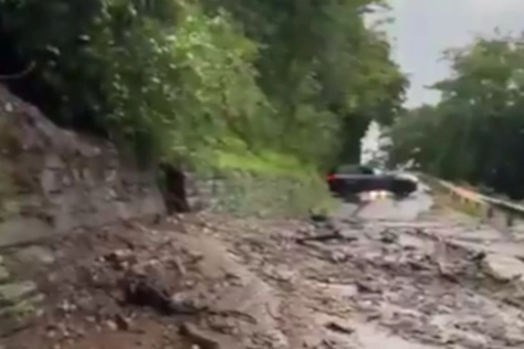 La colata di fango sulla Lariana (frame da un video)