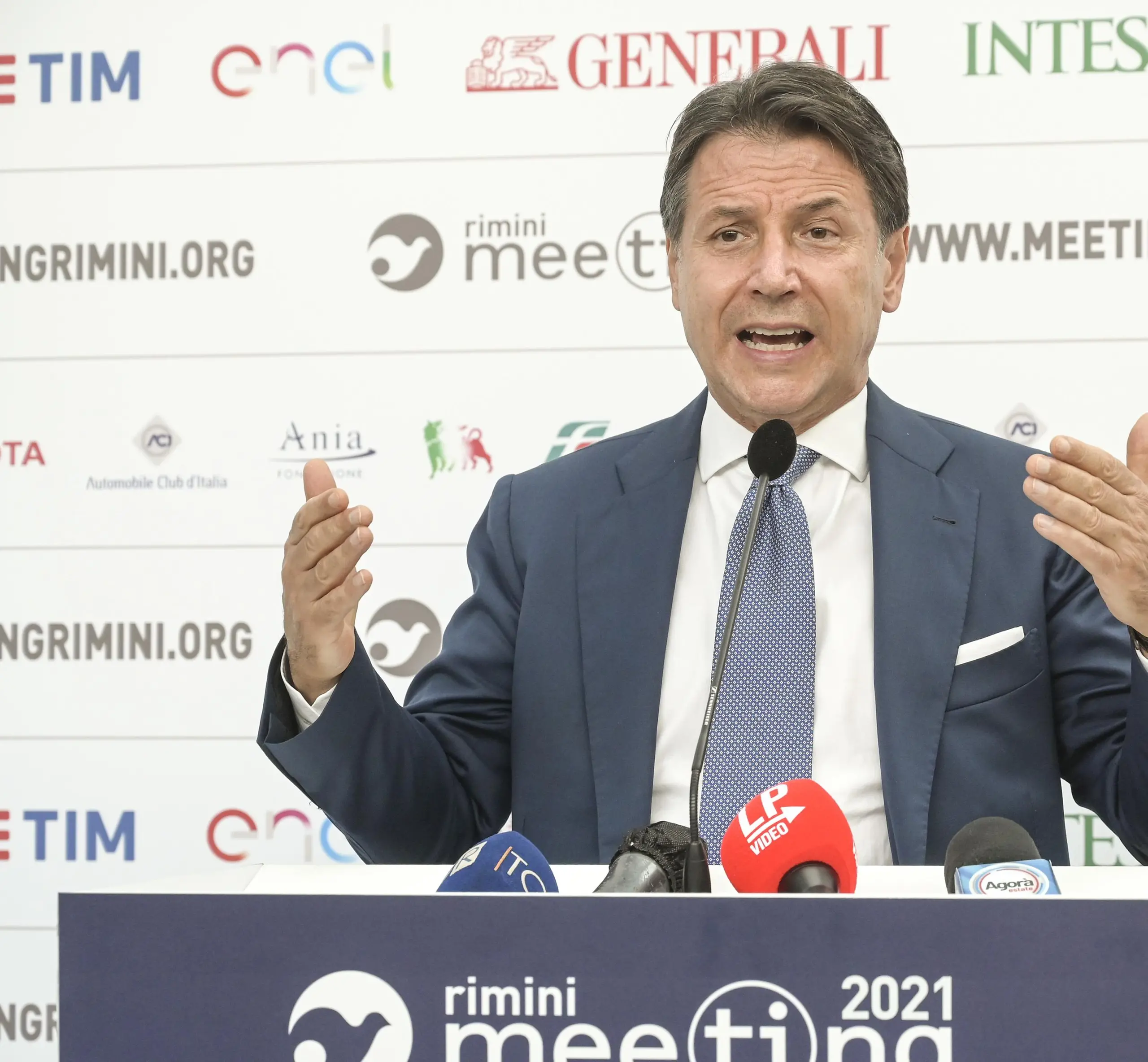 Passerella elettorale per Giuseppe Conte