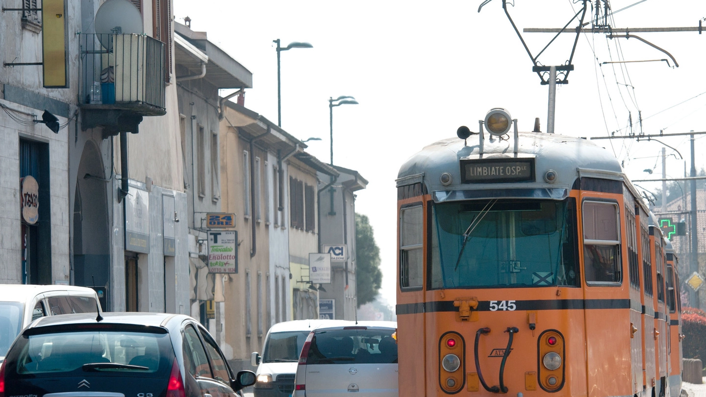 Corre da Milano a Limbiate l tram che attende un futuro da metrotranvia