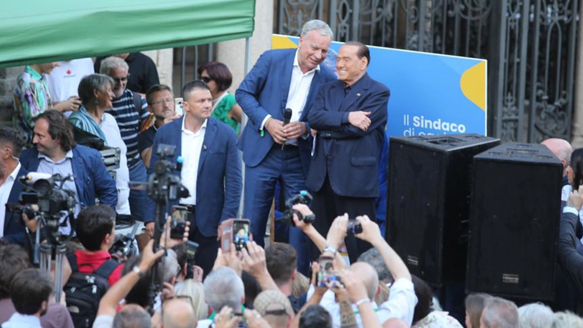 Calcio e politica sul palco con il leader di Forza Italia sceso in campo per tirare la volata a Dario Allevi