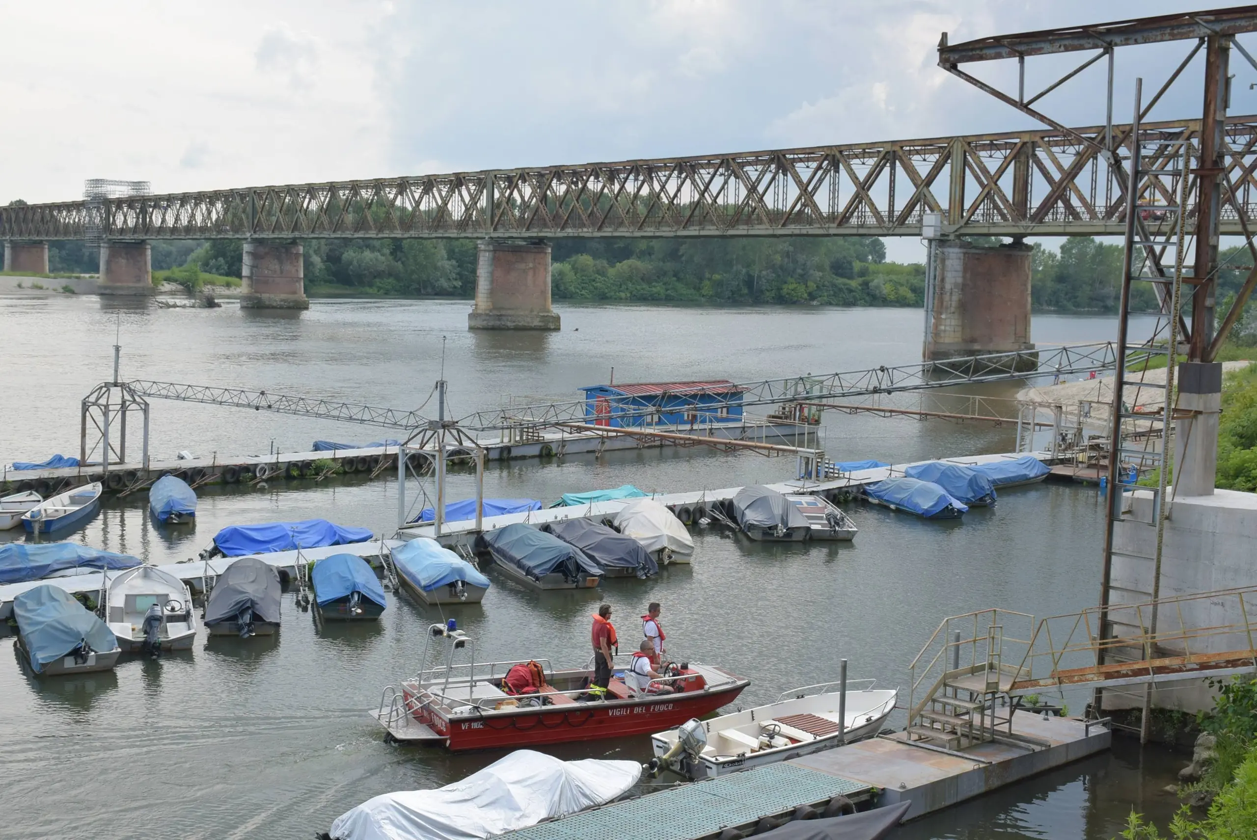 Sindaci e imprenditori in marcia, chiuso il ponte della Becca