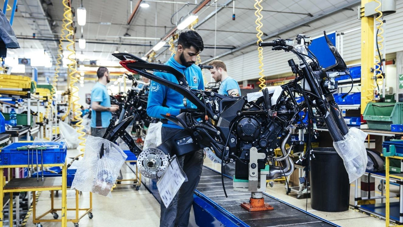 Il mito ottant’anni dopo. Negli stabilimenti della Mv Agusta ritorna la 98 cavalli Il mito ottant’anni dopo. Negli stabilimenti della Mv Agusta ritorna la 98 cavalli