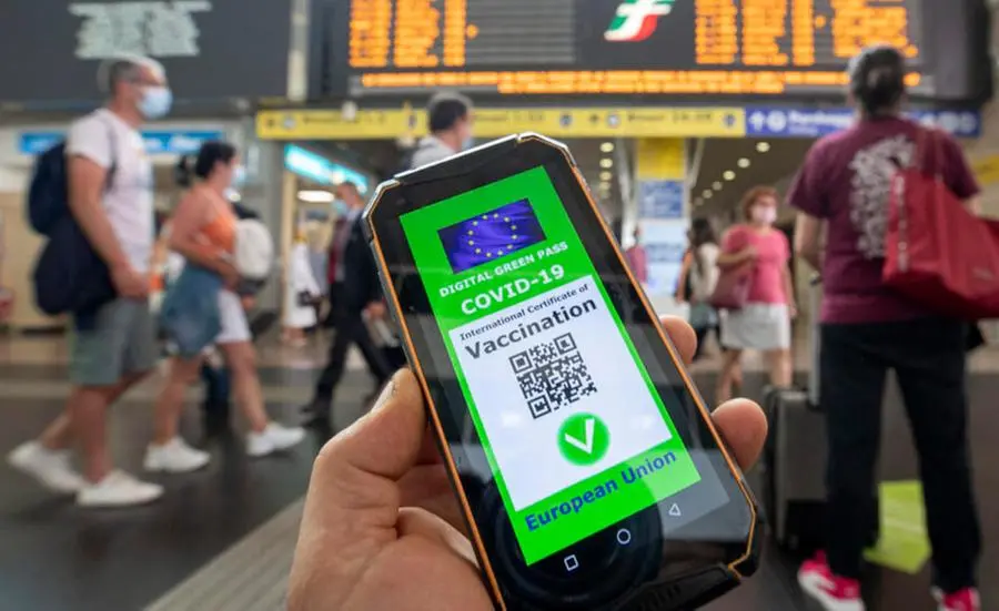 Green pass obbligatorio sui treni, cosa succede a chi non ce l'ha