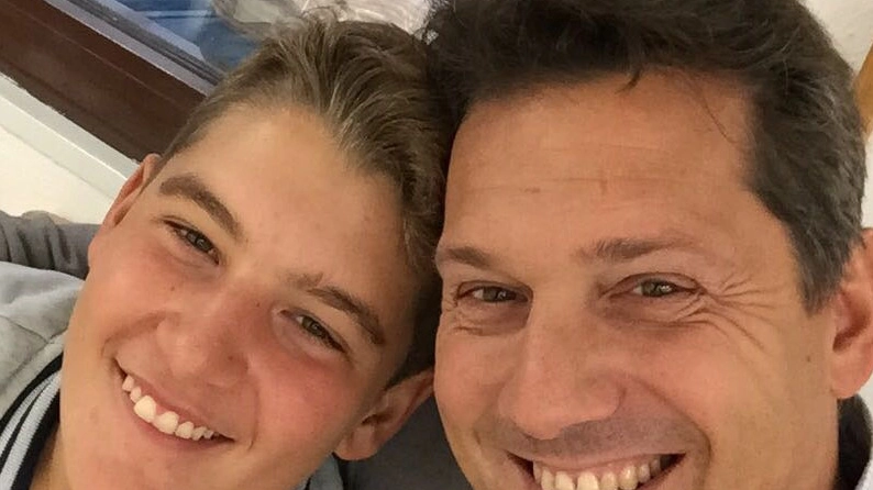 Marco Galbiati fotografato con il figlio Riccardo: tra loro vi era, a detta  del padre,  un rapporto  di «amicizia e complicità»