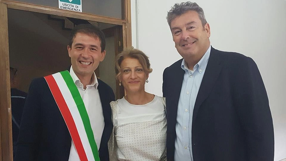 Angela Tittaferrante con il sindaco Roberto Di Stefano e il vicesindaco Gianpaolo Caponi