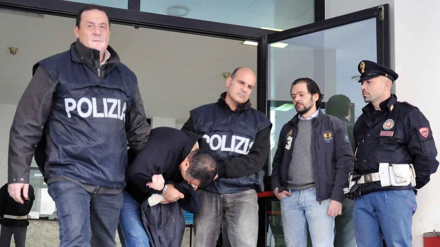 "Ora basta, dovete visitarci subito" Insulti ai medici e botte agli agenti "Ora basta, dovete visitarci subito" Insulti ai medici e botte agli agenti