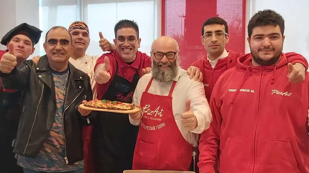 Farina, lievito e solidarietà Un aiuto agli alluvionati Farina, lievito e solidarietà Un aiuto agli alluvionati