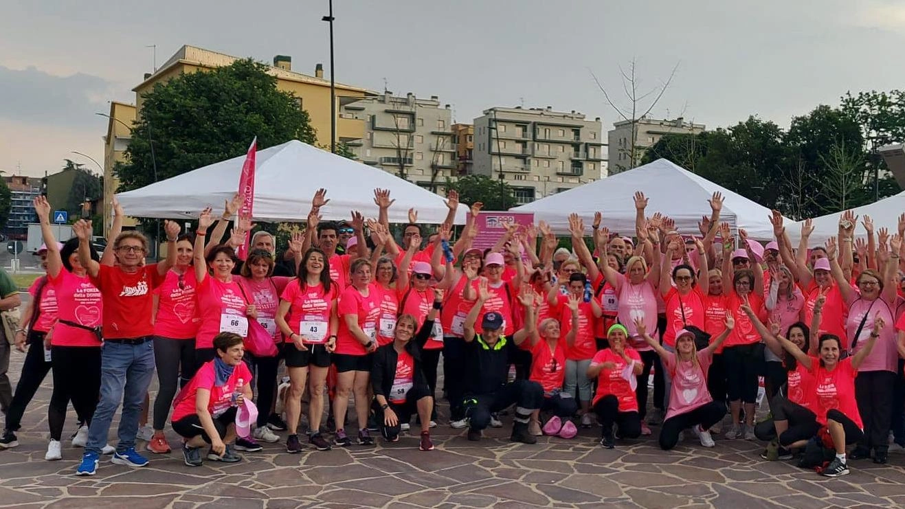 In marcia contro il cancro al seno. Raccolta fondi per la ricerca