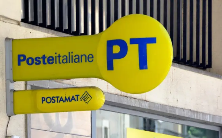 Poste, a Lecco addio code con Whatsapp