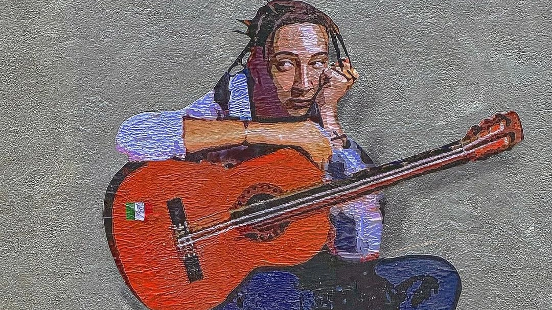 Il graffito di Tvboy raffigurante Ghali