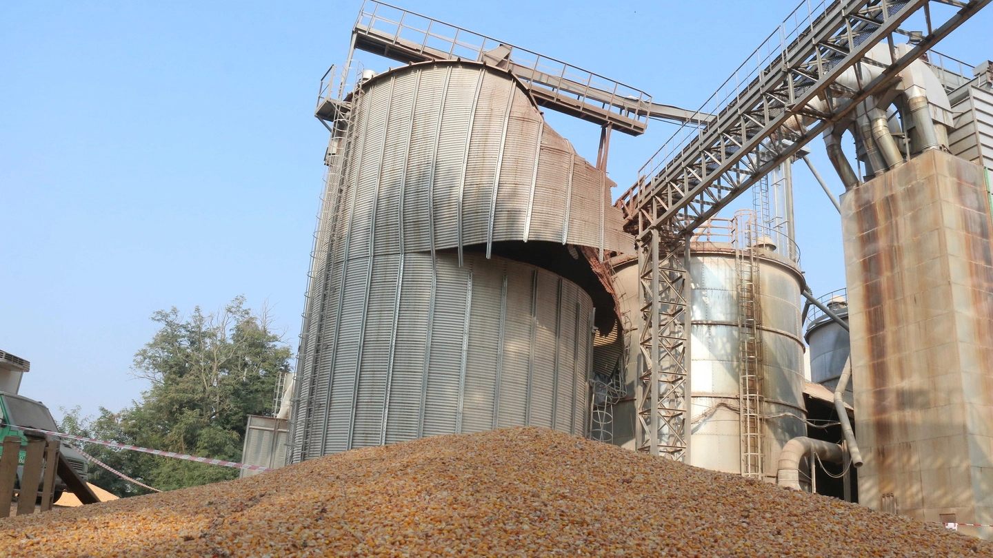 Bonemerse, due morti sul lavoro per il crollo di un silos contenente mais