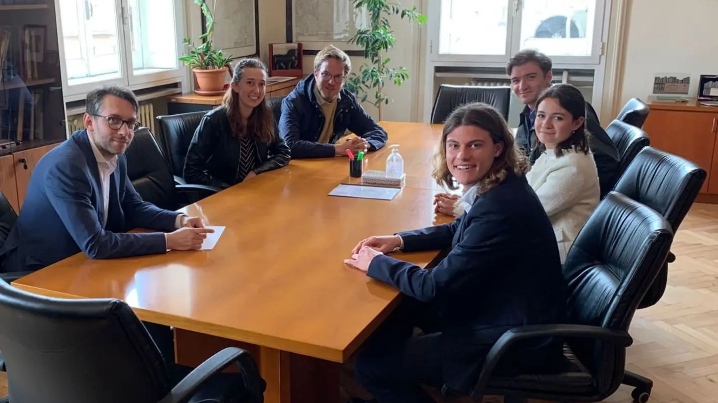 L’assessore Maran insieme alla delegazione del Coordinamento liste per il diritto allo studio