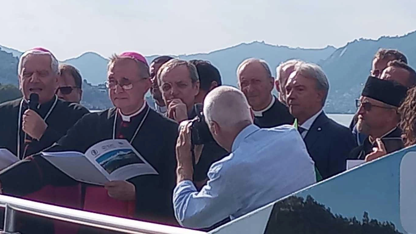 Vescovi e sindaci in battello a Iseo: "L'ambiente merita vere tutele"
Vescovi e sindaci in battello a Iseo: "L'ambiente merita vere tutele"