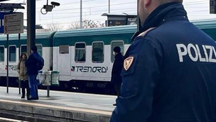 Ipovedente aggredito e derubato del telefonino. Arrestato diciannovenne Ipovedente aggredito e derubato del telefonino. Arrestato diciannovenne