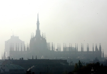 “Pianura Padana tra le zone più inquinate d’Europa”, il reportage del Guardian scuote la Lombardia