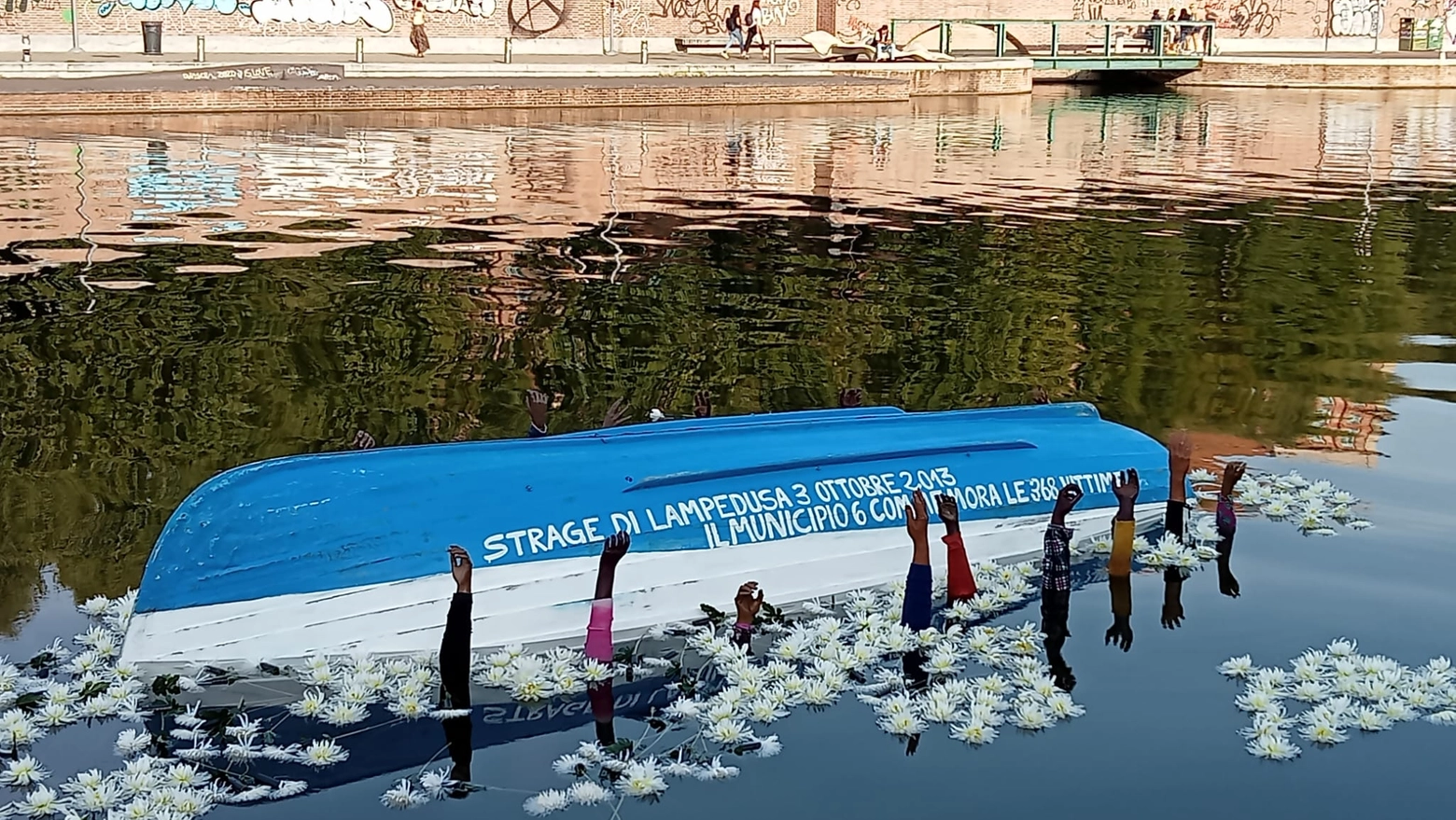 Installazione in Darsena ricorda la strage di migranti del 3 ottobre 2023 Installazione in Darsena ricorda la strage di migranti del 3 ottobre 2023