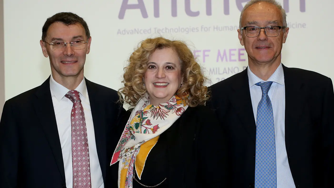 A sinistra Stefano Paleari di Anthem con la rettrice Iannantuoni e Guido Cavaletti A sinistra Stefano Paleari di Anthem con la rettrice Iannantuoni e Guido Cavaletti
