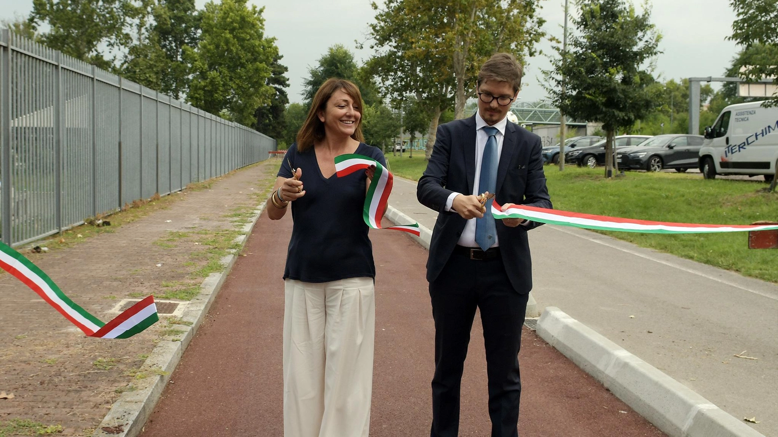 Taglio del nastro all’Idroscalo Apre la prima pista ciclabile con asfalto green e hi-tech Taglio del nastro all’Idroscalo Apre la prima pista ciclabile con asfalto green e hi-tech