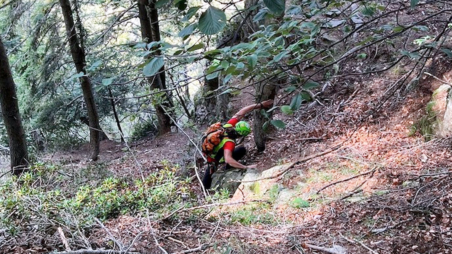 L'uomo è precipitato per un'ottantina di metri