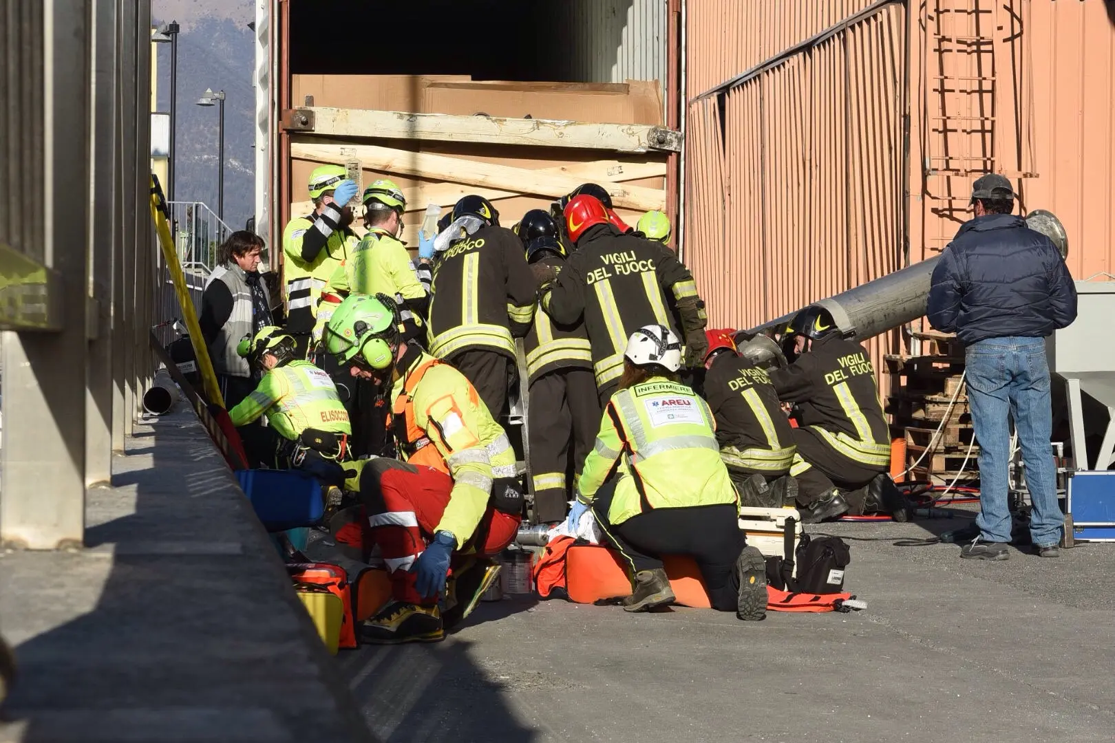 Merone, operaio schiacciato da un macchinario