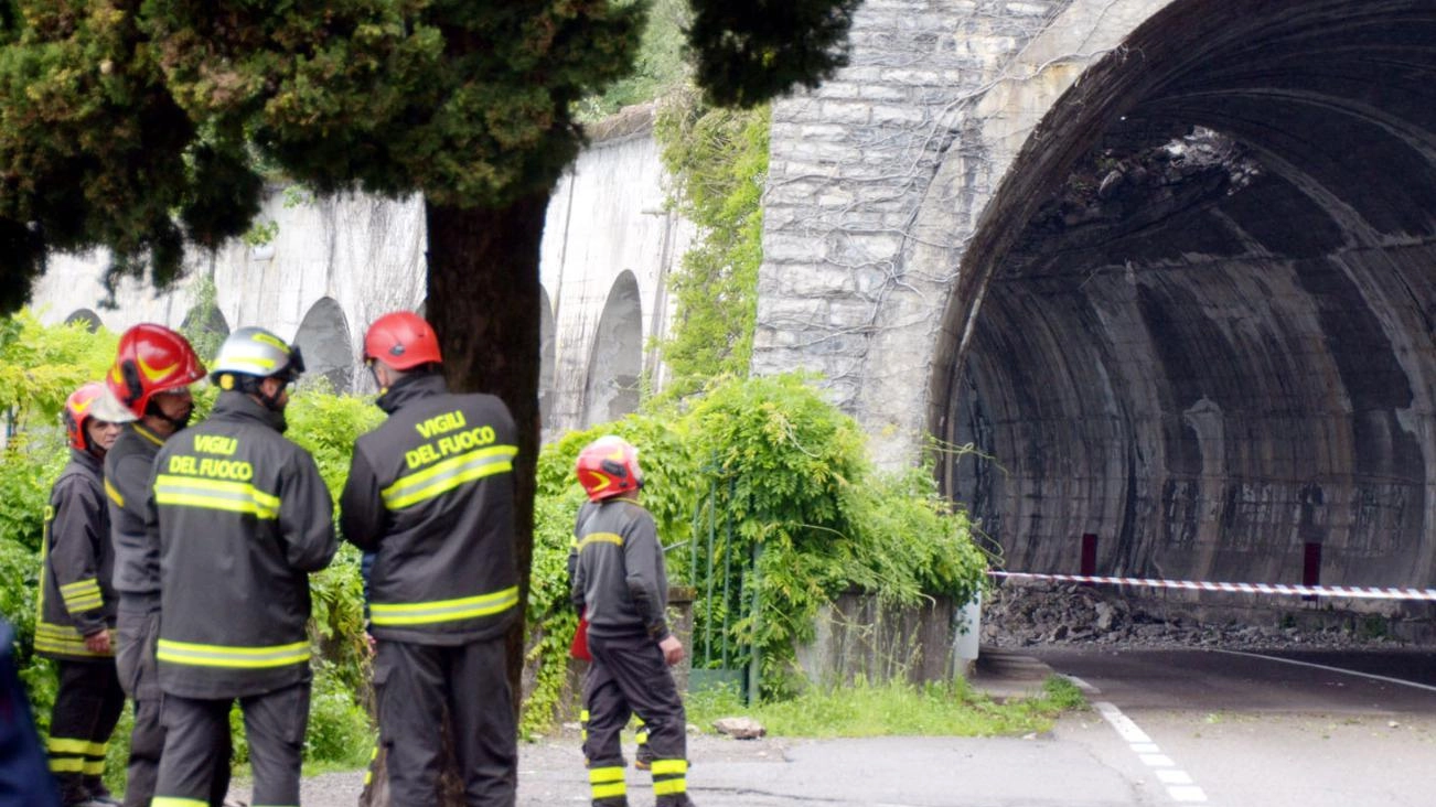Il calvario dei pendolari Via ai treni in 10 giorni Il calvario dei pendolari Via ai treni in 10 giorni