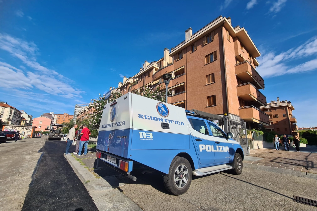 La polizia scientifica intervenuta in via Palanzone