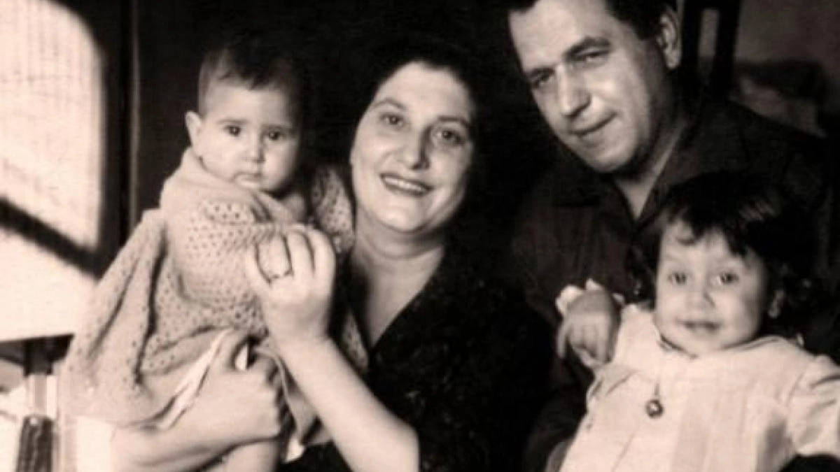 Licia e Giuseppe Pinelli con le figlie Silvia (a destra) e Claudia